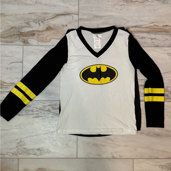 DC Comics Batgirl Long Sleeve V-Neck Shirt with Cape Size Large - Picture 3 of 8